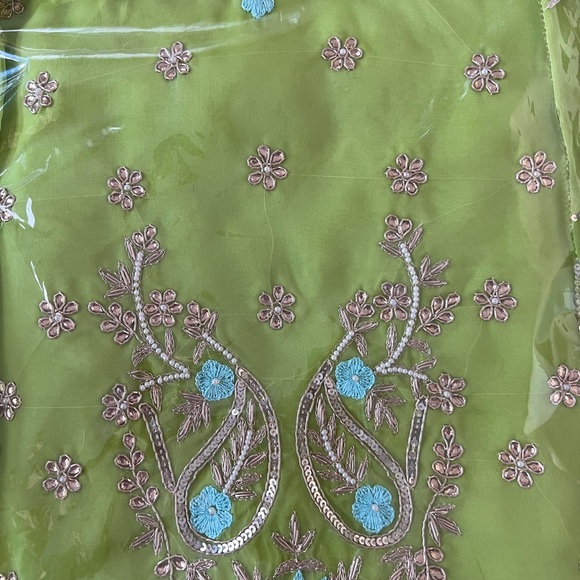 Women dresses - Picture 2 of 3